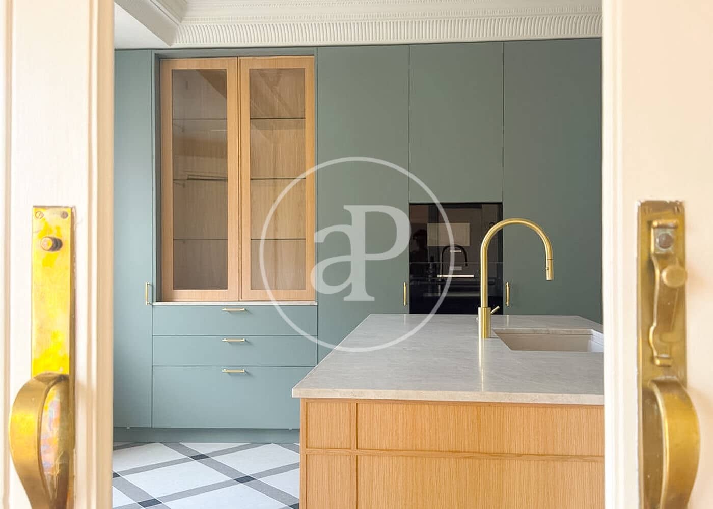 5 slaapkamer Appartement te huur in Madrid stad met garage - € 9.500 (Ref: 10115678)