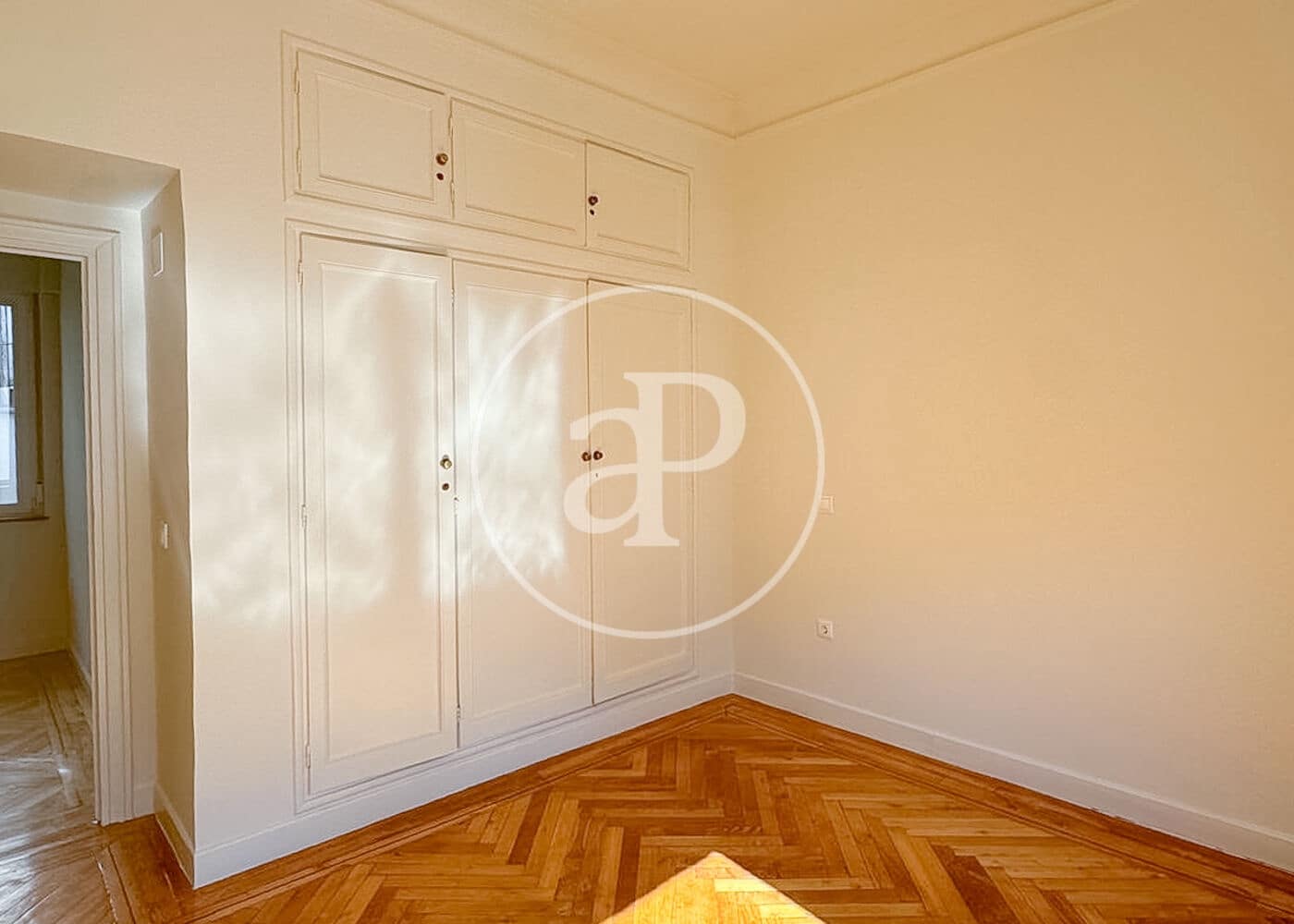 5 slaapkamer Appartement te huur in Madrid stad met garage - € 9.500 (Ref: 10115678)