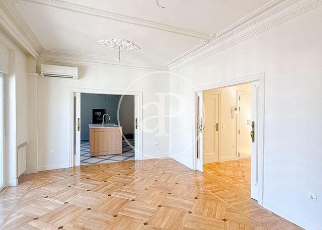 5 slaapkamer Appartement te huur in Recoletos, Madrid stad met garage - € 9.500 (Ref: 10115678)