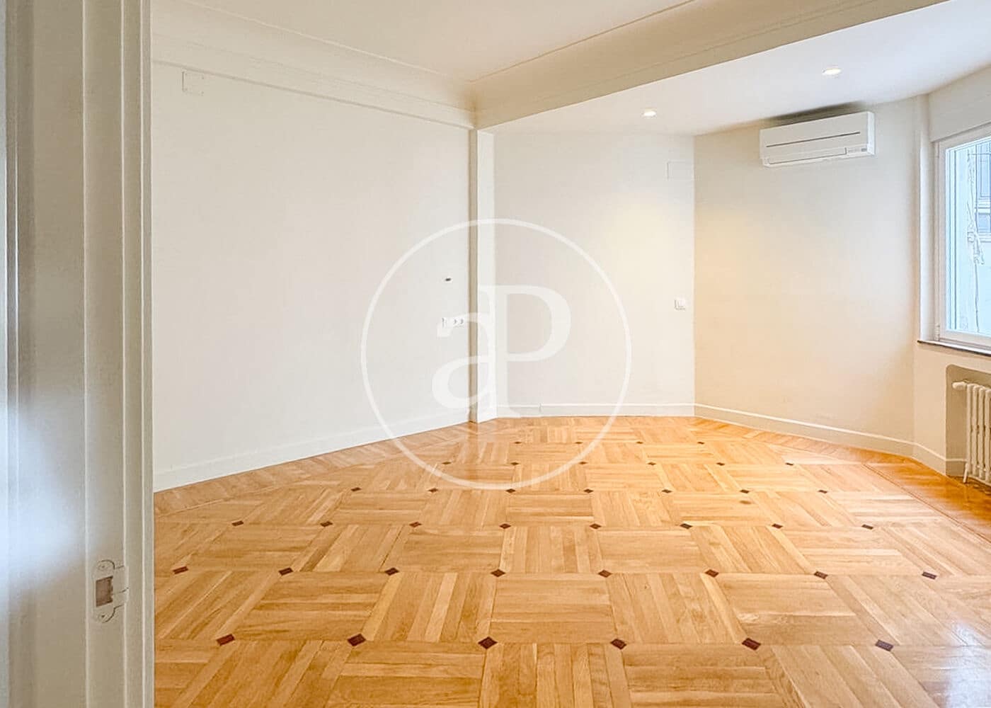 5 slaapkamer Appartement te huur in Madrid stad met garage - € 9.500 (Ref: 10115678)
