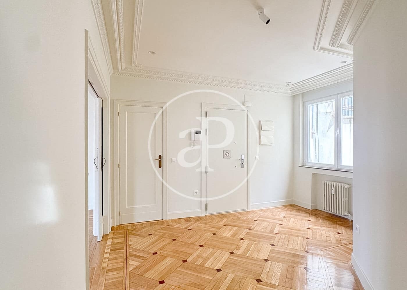 5 slaapkamer Appartement te huur in Madrid stad met garage - € 9.500 (Ref: 10115678)