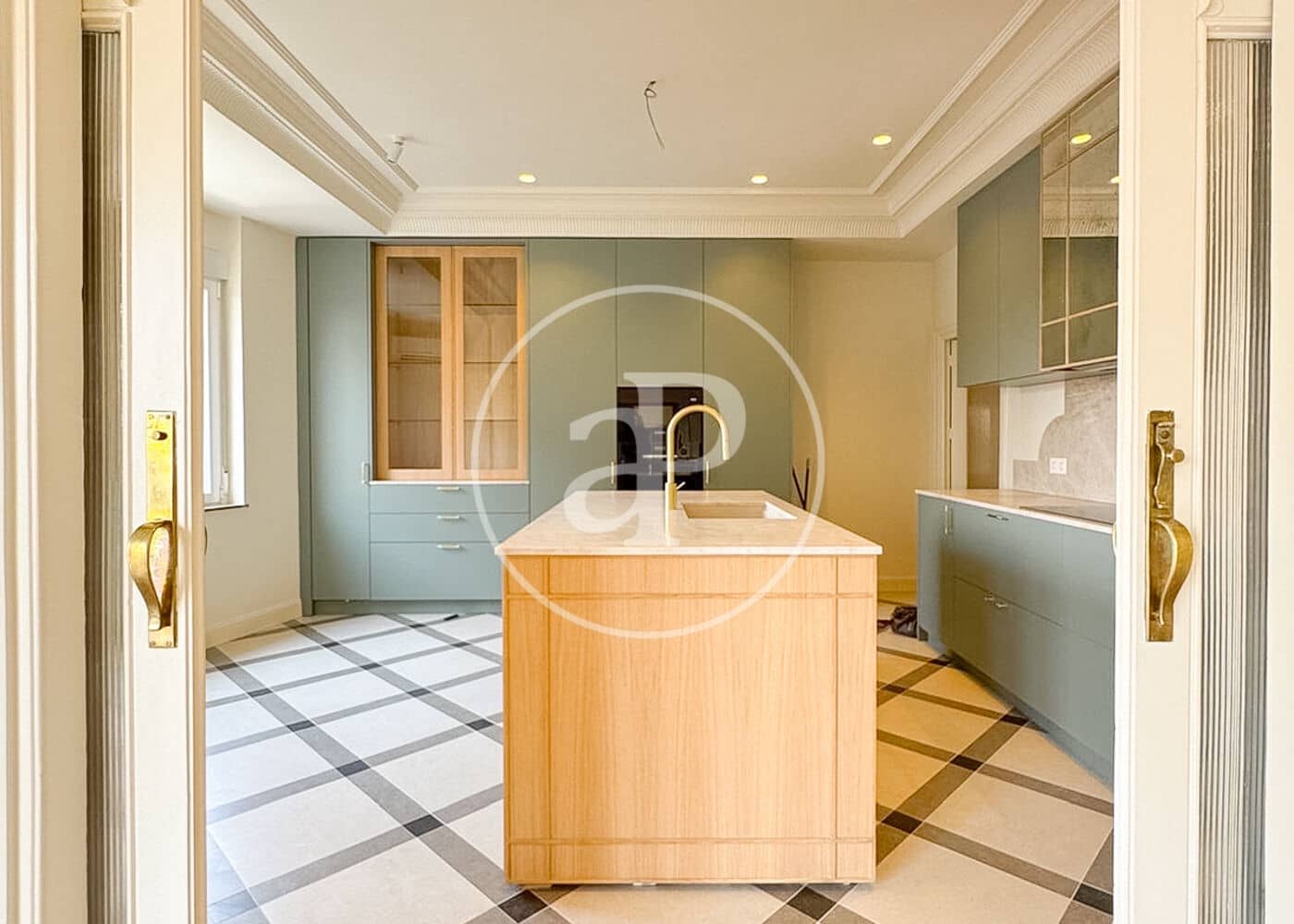 5 slaapkamer Appartement te huur in Madrid stad met garage - € 9.500 (Ref: 10115678)