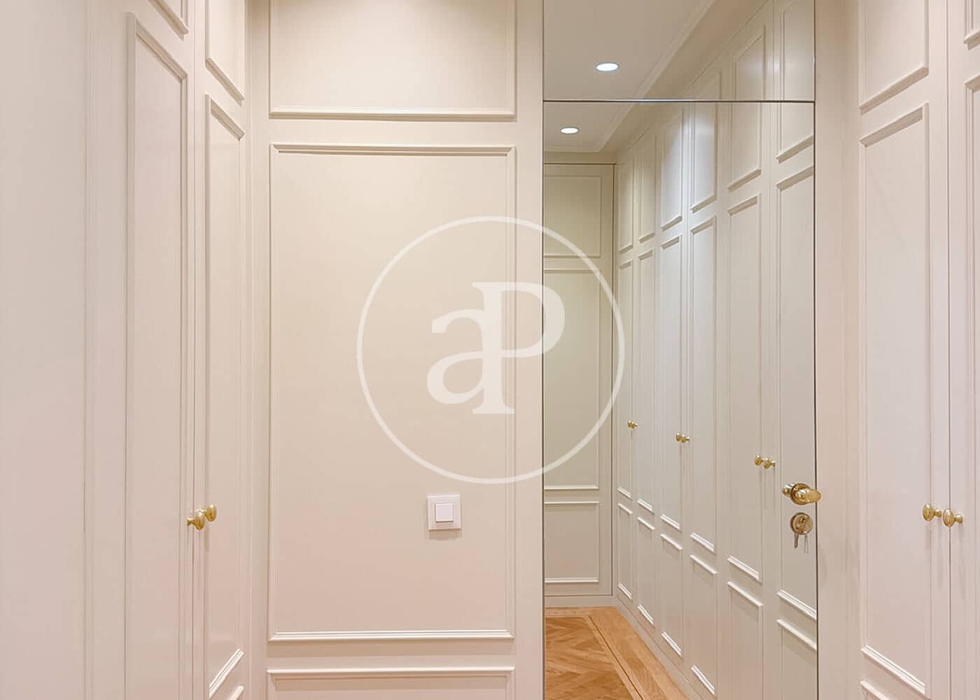 5 slaapkamer Appartement te huur in Madrid stad met garage - € 9.500 (Ref: 10115678)