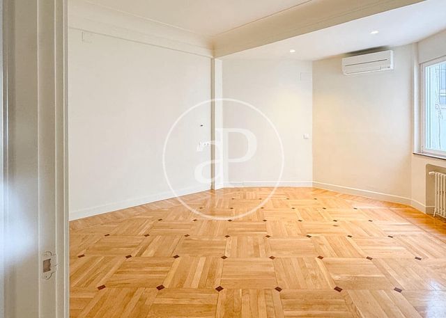 5 slaapkamer Appartement te huur in Recoletos, Madrid stad met garage - € 9.500 (Ref: 10115678)
