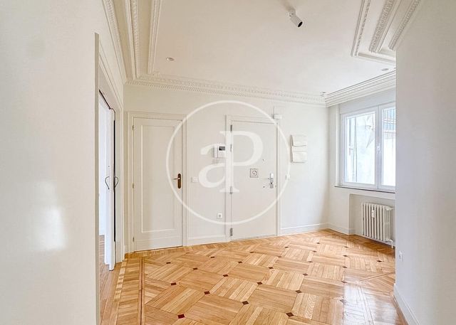 5 slaapkamer Appartement te huur in Recoletos, Madrid stad met garage - € 9.500 (Ref: 10115678)