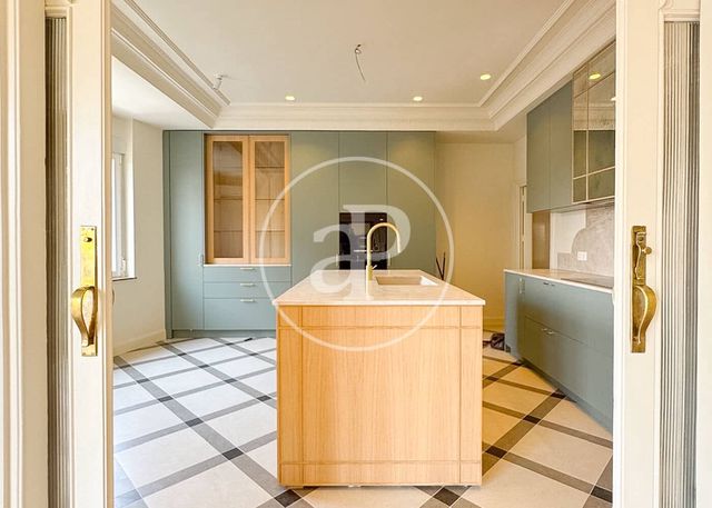 5 slaapkamer Appartement te huur in Recoletos, Madrid stad met garage - € 9.500 (Ref: 10115678)