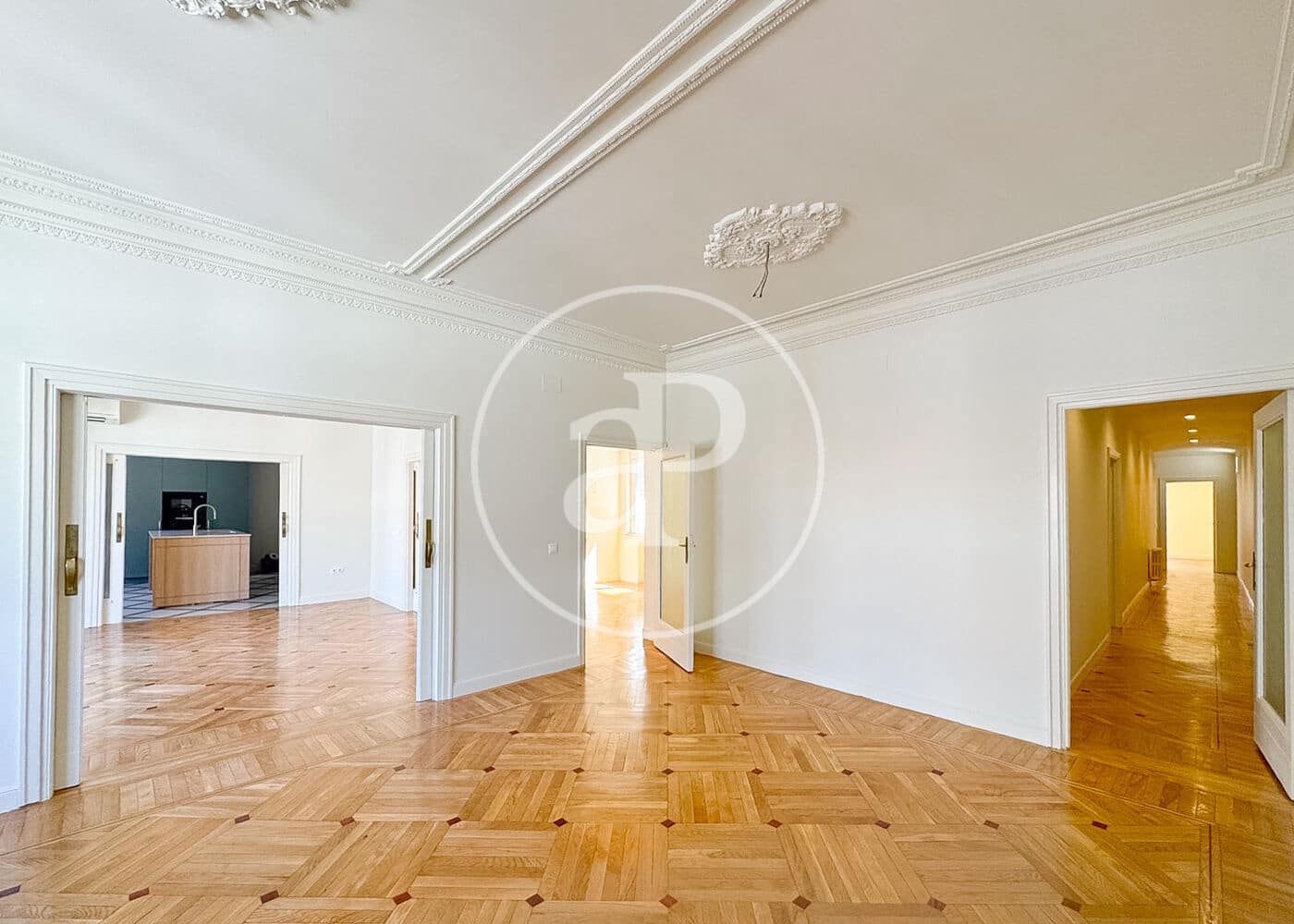 5 slaapkamer Appartement te huur in Madrid stad met garage - € 9.500 (Ref: 10115678)