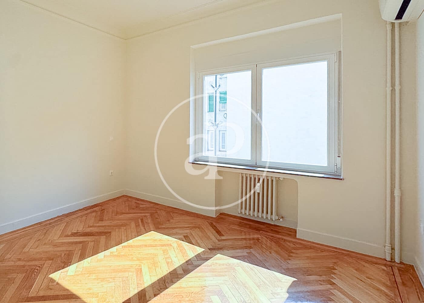 5 slaapkamer Appartement te huur in Madrid stad met garage - € 9.500 (Ref: 10115678)