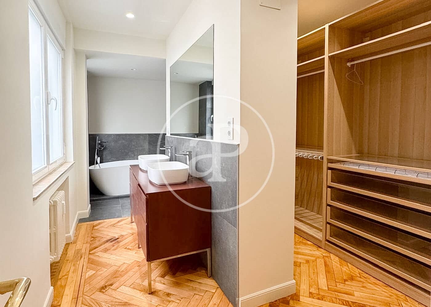 5 slaapkamer Appartement te huur in Madrid stad met garage - € 9.500 (Ref: 10115678)