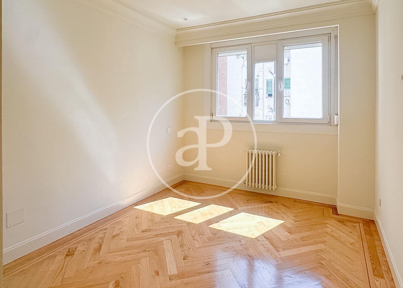 5 slaapkamer Appartement te huur in Madrid stad met garage - € 9.500 (Ref: 10115678)