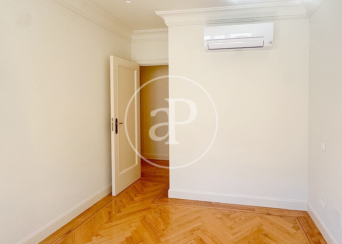 5 slaapkamer Appartement te huur in Madrid stad met garage - € 9.500 (Ref: 10115678)