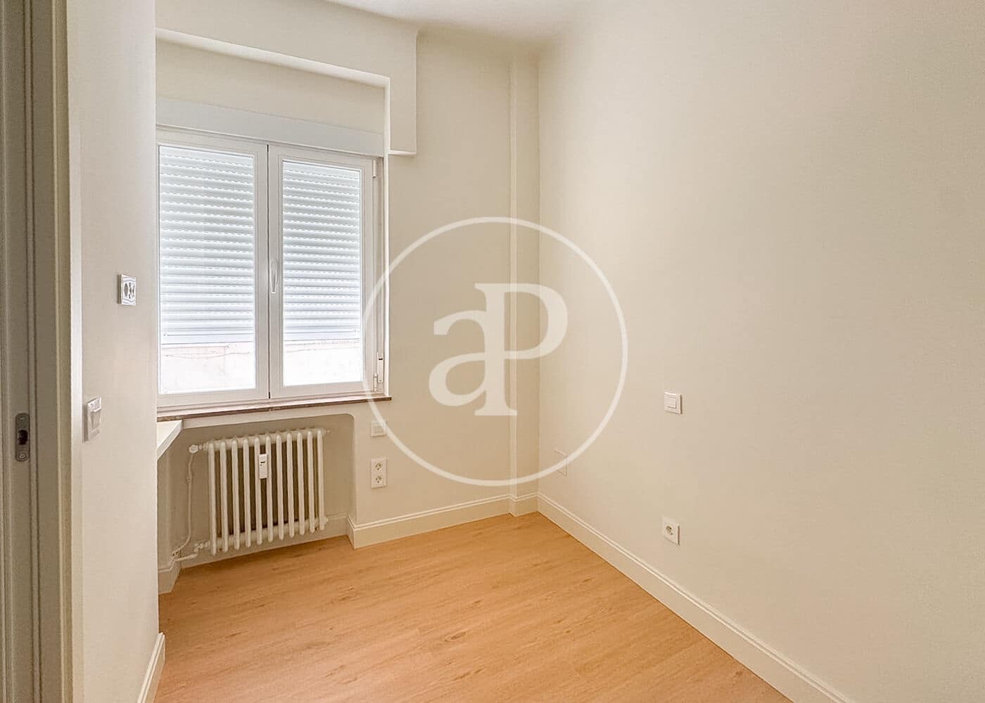 5 slaapkamer Appartement te huur in Madrid stad met garage - € 9.500 (Ref: 10115678)