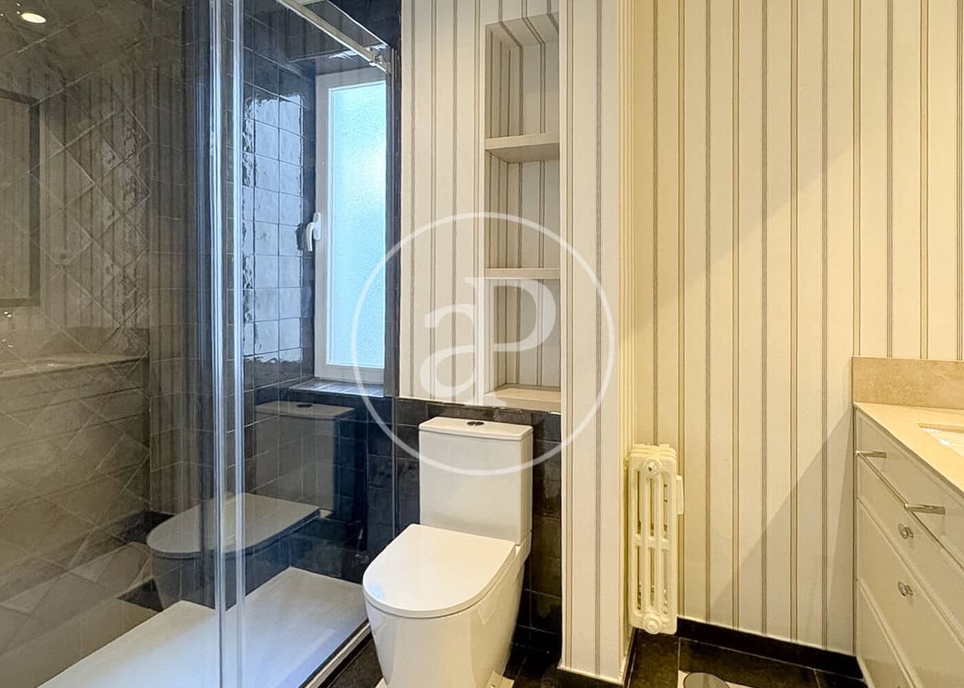 5 slaapkamer Appartement te huur in Madrid stad met garage - € 9.500 (Ref: 10115678)