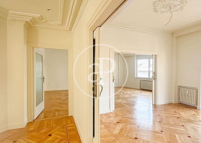 5 slaapkamer Appartement te huur in Recoletos, Madrid stad met garage - € 9.500 (Ref: 10115678)