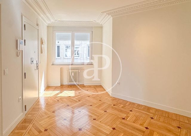 5 slaapkamer Appartement te huur in Recoletos, Madrid stad met garage - € 9.500 (Ref: 10115678)