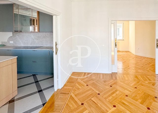 5 slaapkamer Appartement te huur in Recoletos, Madrid stad met garage - € 9.500 (Ref: 10115678)