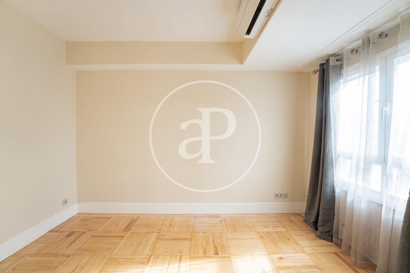 2 bedroom Penthouse for rent in Madrid city - € 2,450 (Ref: 10115679)