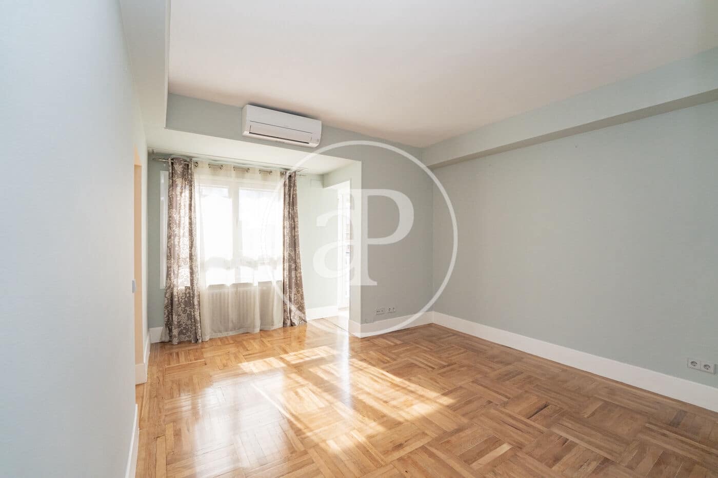 2 bedroom Penthouse for rent in Madrid city - € 2,450 (Ref: 10115679)