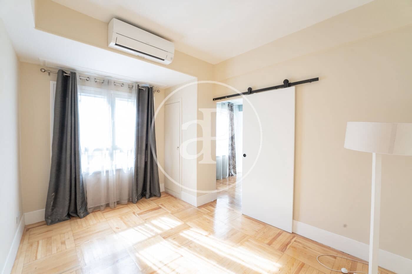 2 bedroom Penthouse for rent in Madrid city - € 2,450 (Ref: 10115679)