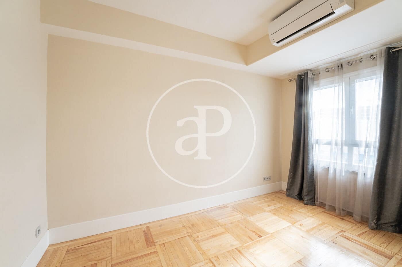 2 bedroom Penthouse for rent in Madrid city - € 2,450 (Ref: 10115679)