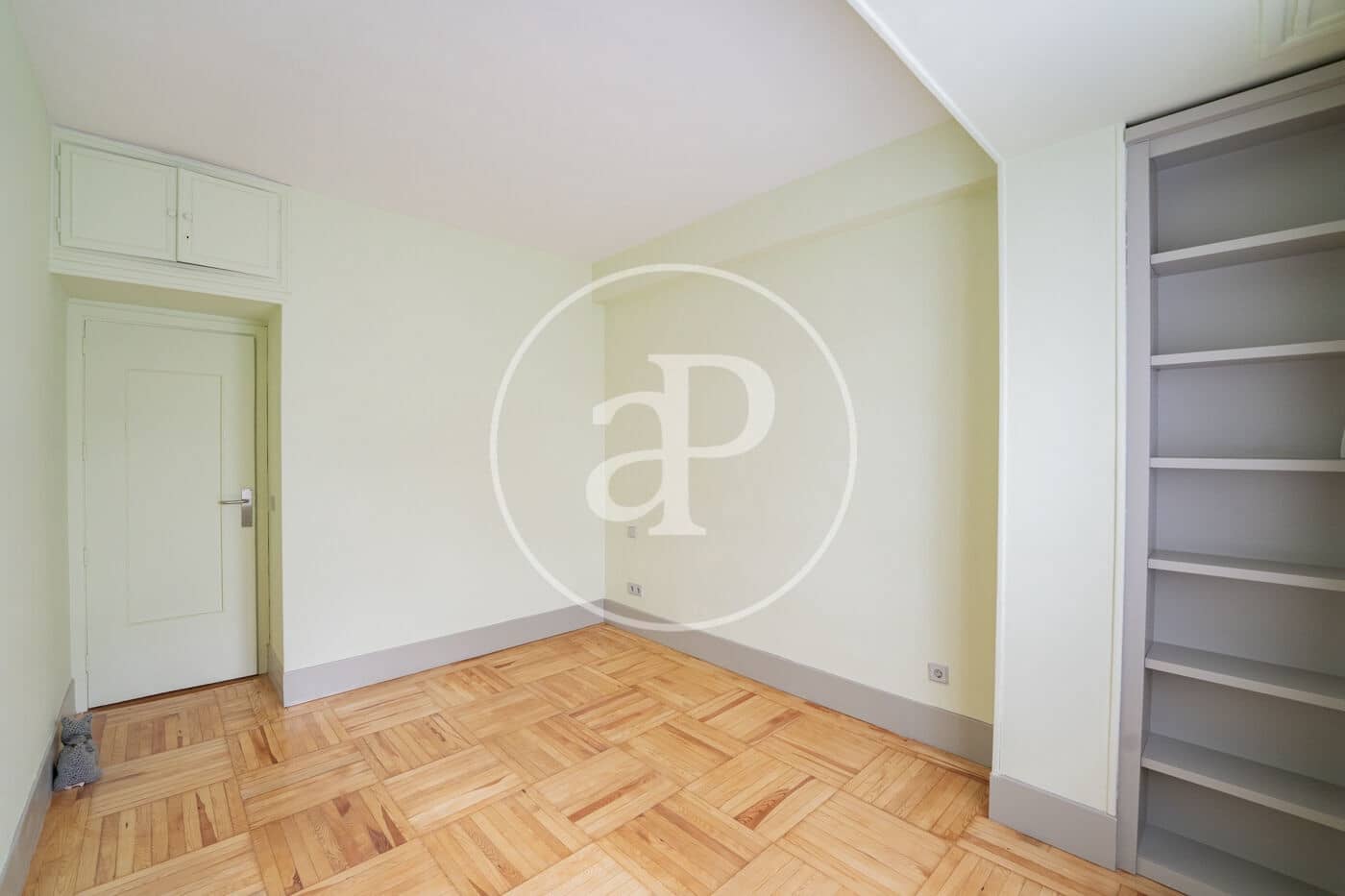 2 bedroom Penthouse for rent in Madrid city - € 2,450 (Ref: 10115679)
