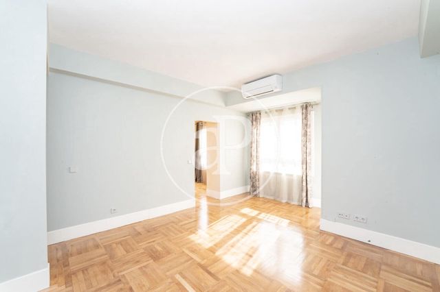 2 bedroom Penthouse for rent in Goya, Madrid city - € 2,450 (Ref: 10115679)