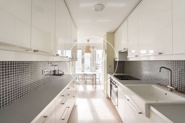 2 bedroom Penthouse for rent in Goya, Madrid city - € 2,450 (Ref: 10115679)