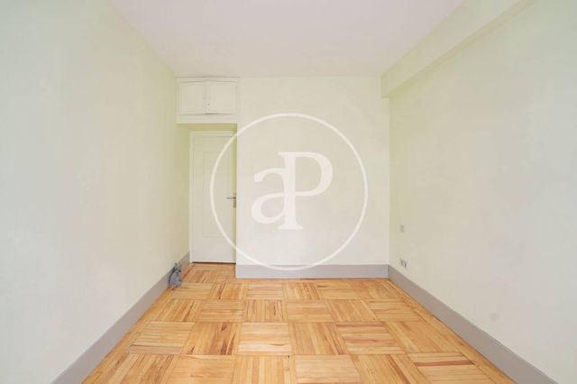 2 bedroom Penthouse for rent in Goya, Madrid city - € 2,450 (Ref: 10115679)