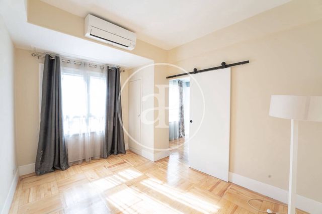 2 bedroom Penthouse for rent in Goya, Madrid city - € 2,450 (Ref: 10115679)
