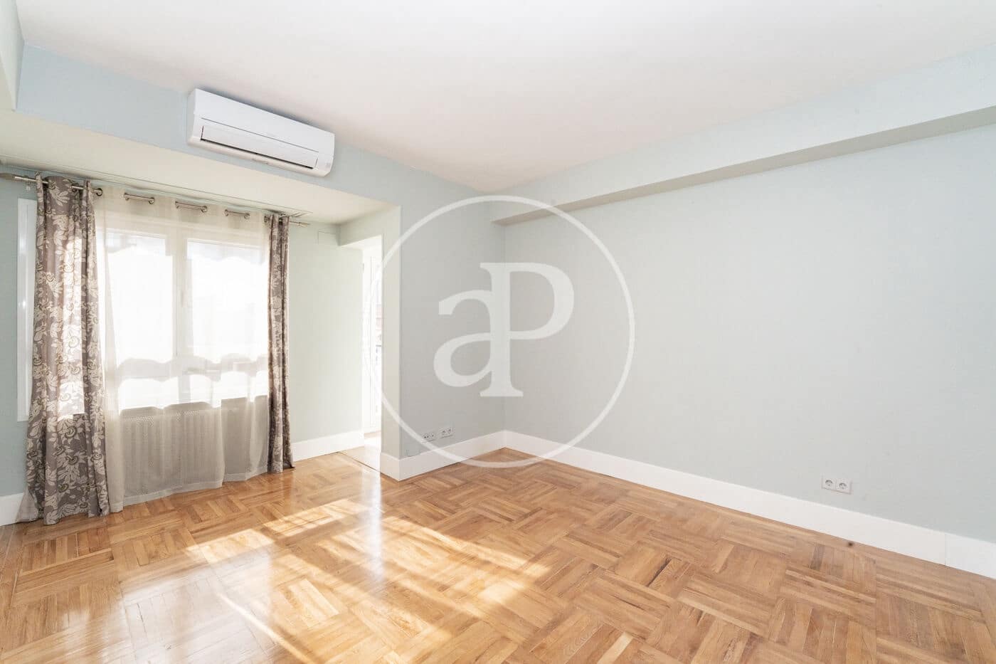 2 bedroom Penthouse for rent in Madrid city - € 2,450 (Ref: 10115679)