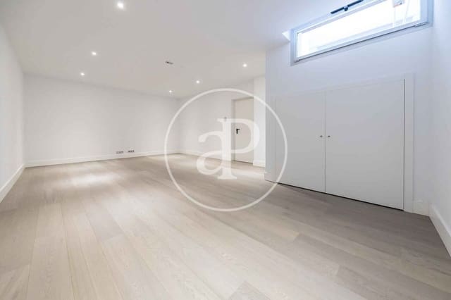 5 sovrum Villa att hyra i Ciudad Lineal, Madrid stad - 8 000 € (Ref: 10115681)