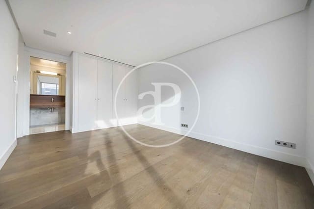 5 sovrum Villa att hyra i Ciudad Lineal, Madrid stad - 8 000 € (Ref: 10115681)