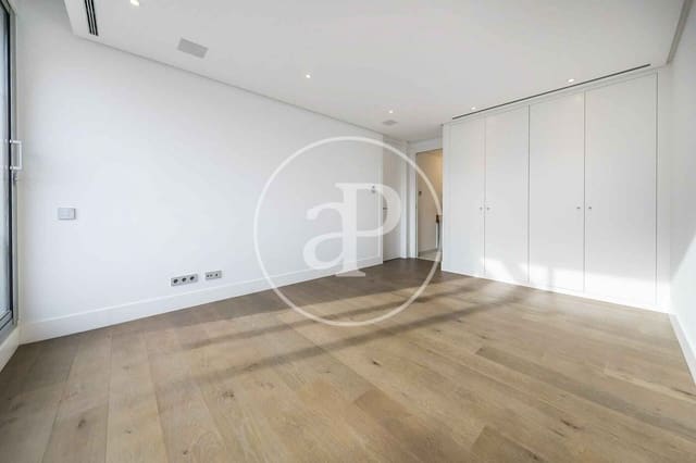 5 sovrum Villa att hyra i Ciudad Lineal, Madrid stad - 8 000 € (Ref: 10115681)