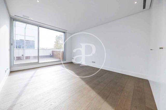 5 sovrum Villa att hyra i Ciudad Lineal, Madrid stad - 8 000 € (Ref: 10115681)