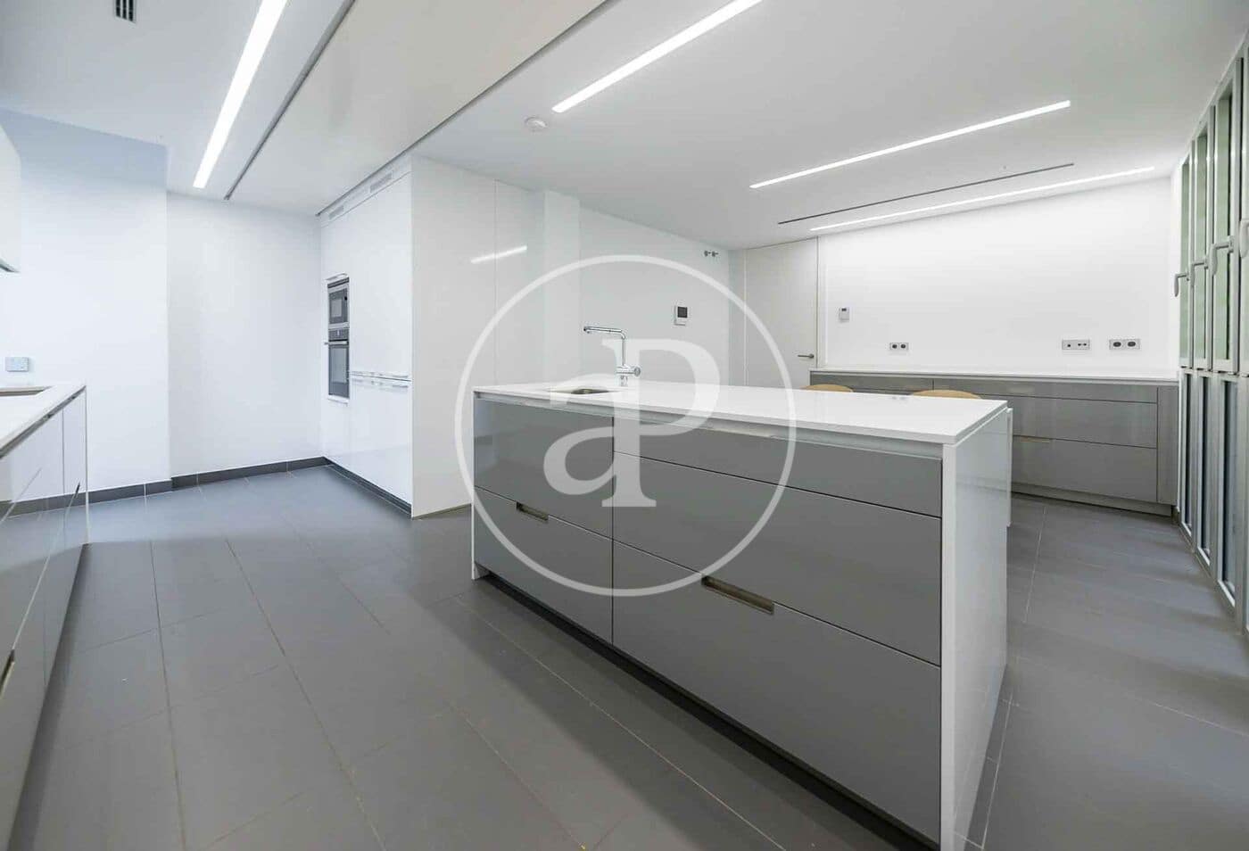 5 sovrum Villa att hyra i Madrid stad med pool garage - 8 000 € (Ref: 10115681)
