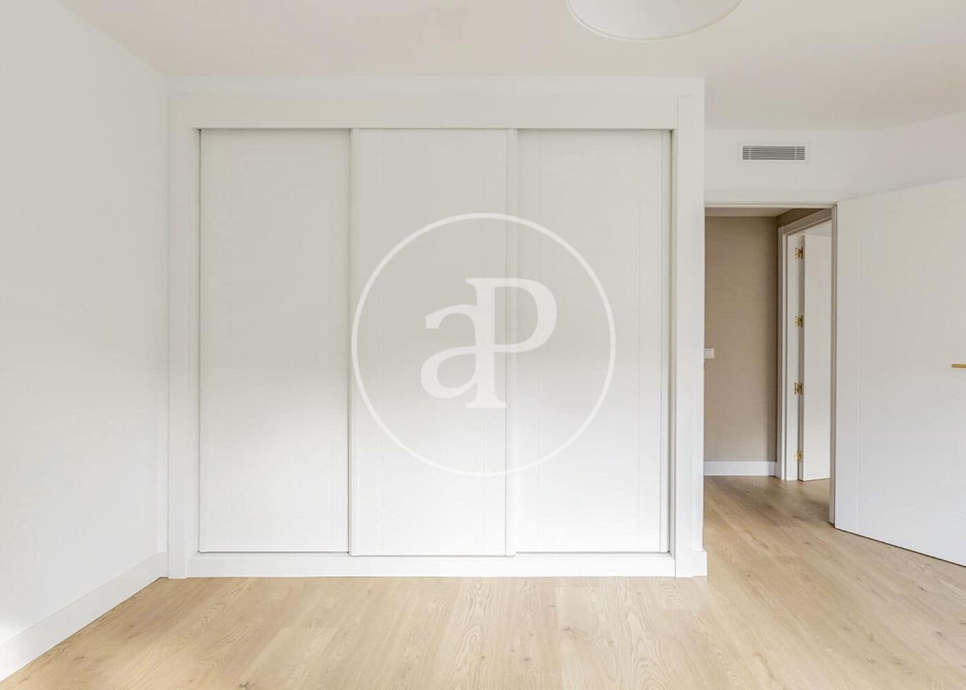 4 bedroom Apartment for sale in Madrid city with garage - € 1,695,000 (Ref: 10119954)