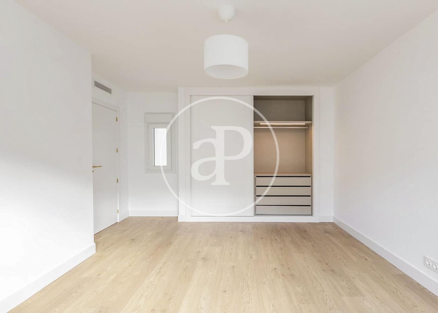 4 bedroom Apartment for sale in Madrid city with garage - € 1,695,000 (Ref: 10119954)