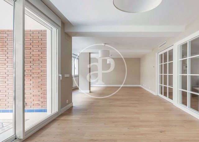4 bedroom Apartment for sale in Vallehermoso, Madrid city with garage - € 1,695,000 (Ref: 10119954)