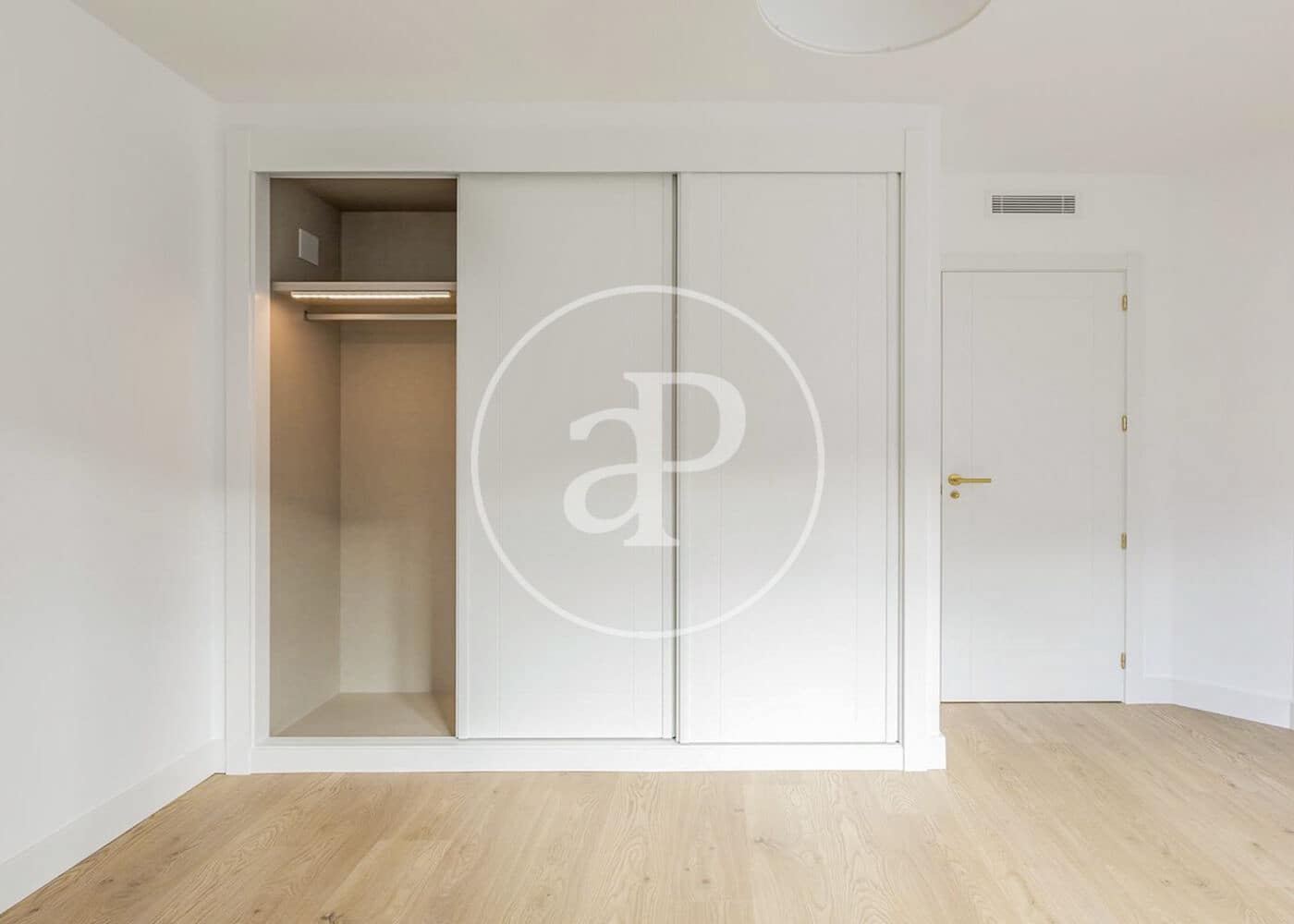 4 bedroom Apartment for sale in Madrid city with garage - € 1,695,000 (Ref: 10119954)