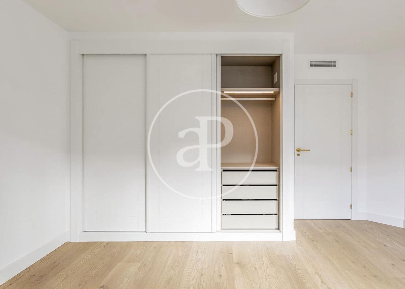 4 bedroom Apartment for sale in Madrid city with garage - € 1,695,000 (Ref: 10119954)