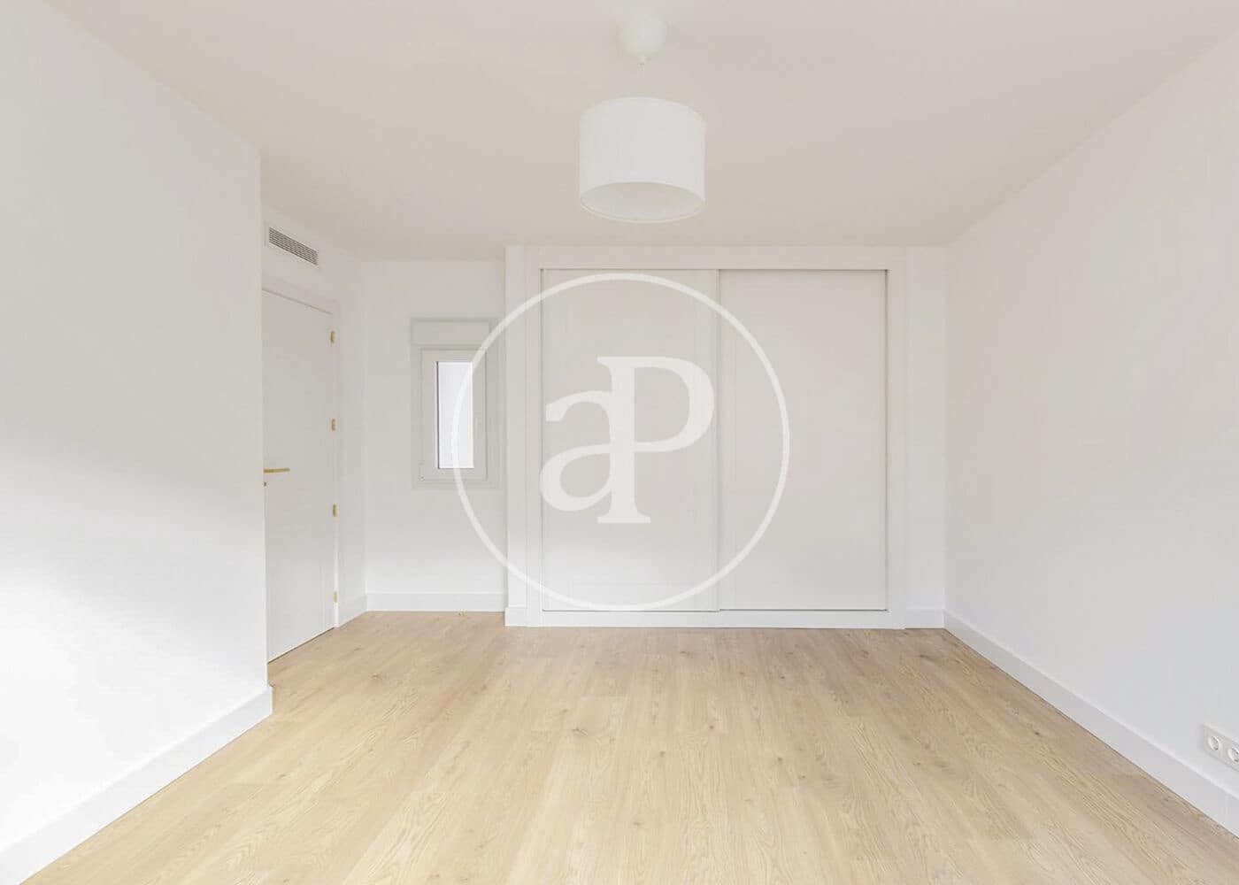 4 bedroom Apartment for sale in Madrid city with garage - € 1,695,000 (Ref: 10119954)