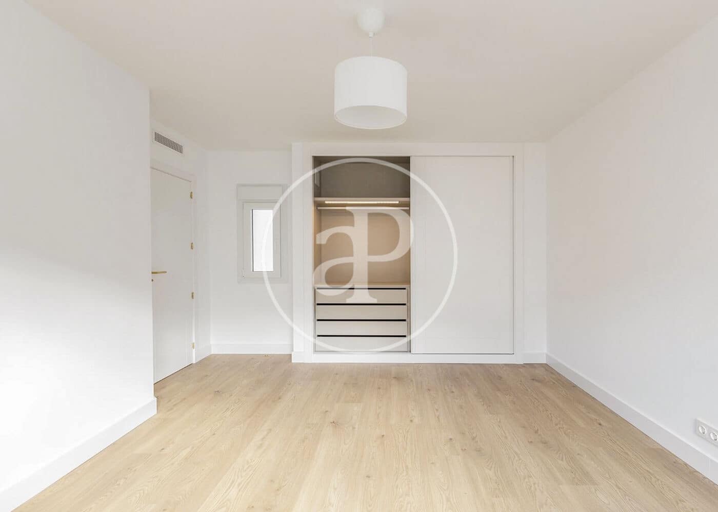 4 bedroom Apartment for sale in Madrid city with garage - € 1,695,000 (Ref: 10119954)