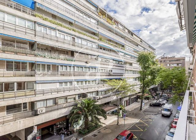 4 bedroom Apartment for sale in Vallehermoso, Madrid city with garage - € 1,695,000 (Ref: 10119954)