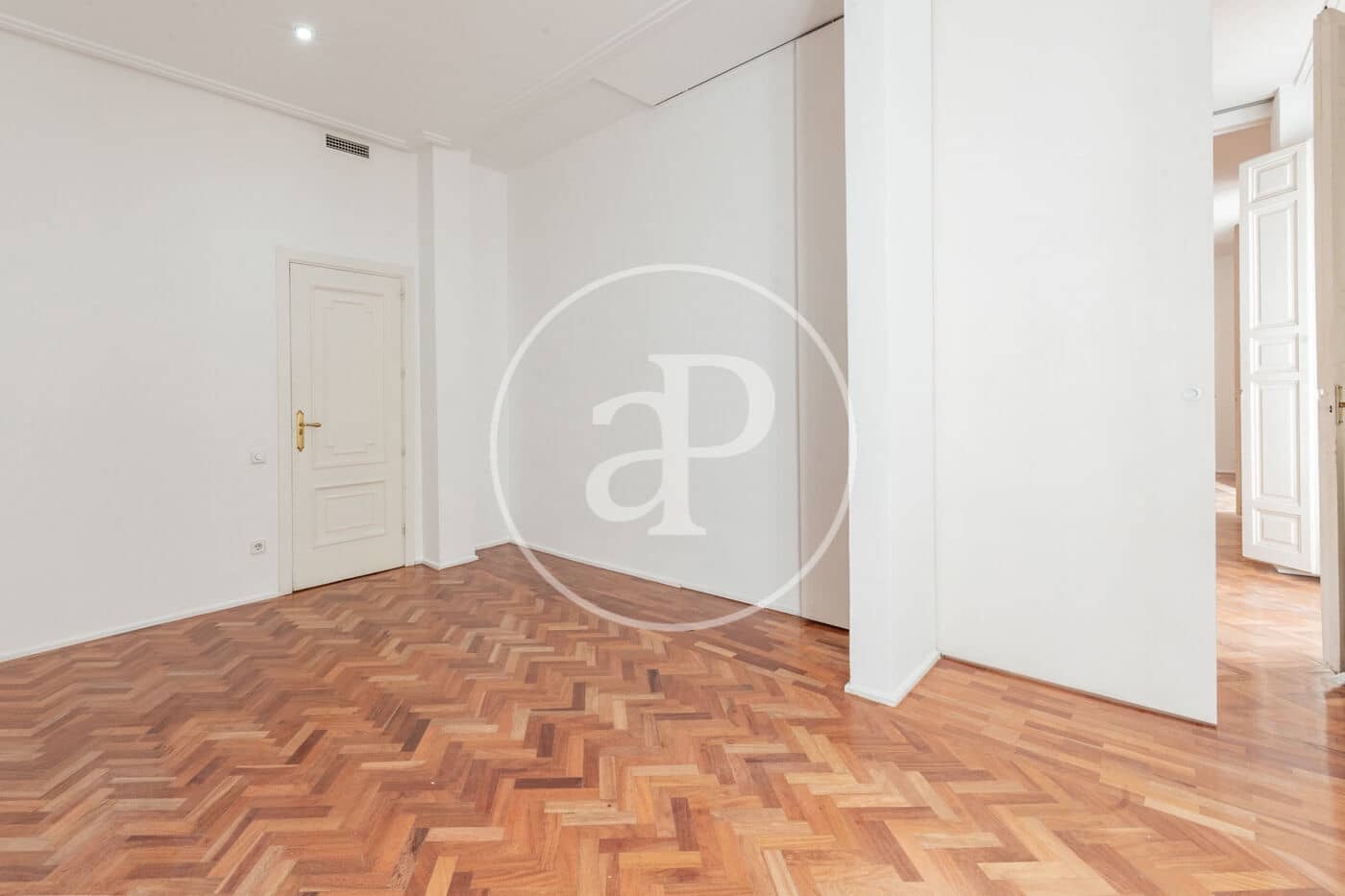 2 sovrum Lägenhet att hyra i Madrid stad - 3 500 € (Ref: 10124449)