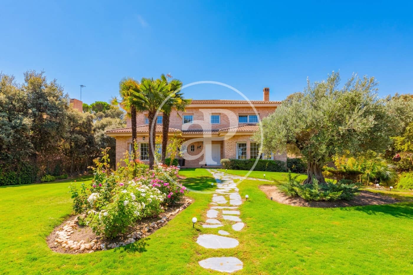 6 bedroom Villa for sale in San Sebastian de los Reyes with pool garage - € 2,200,000 (Ref: 10124453)