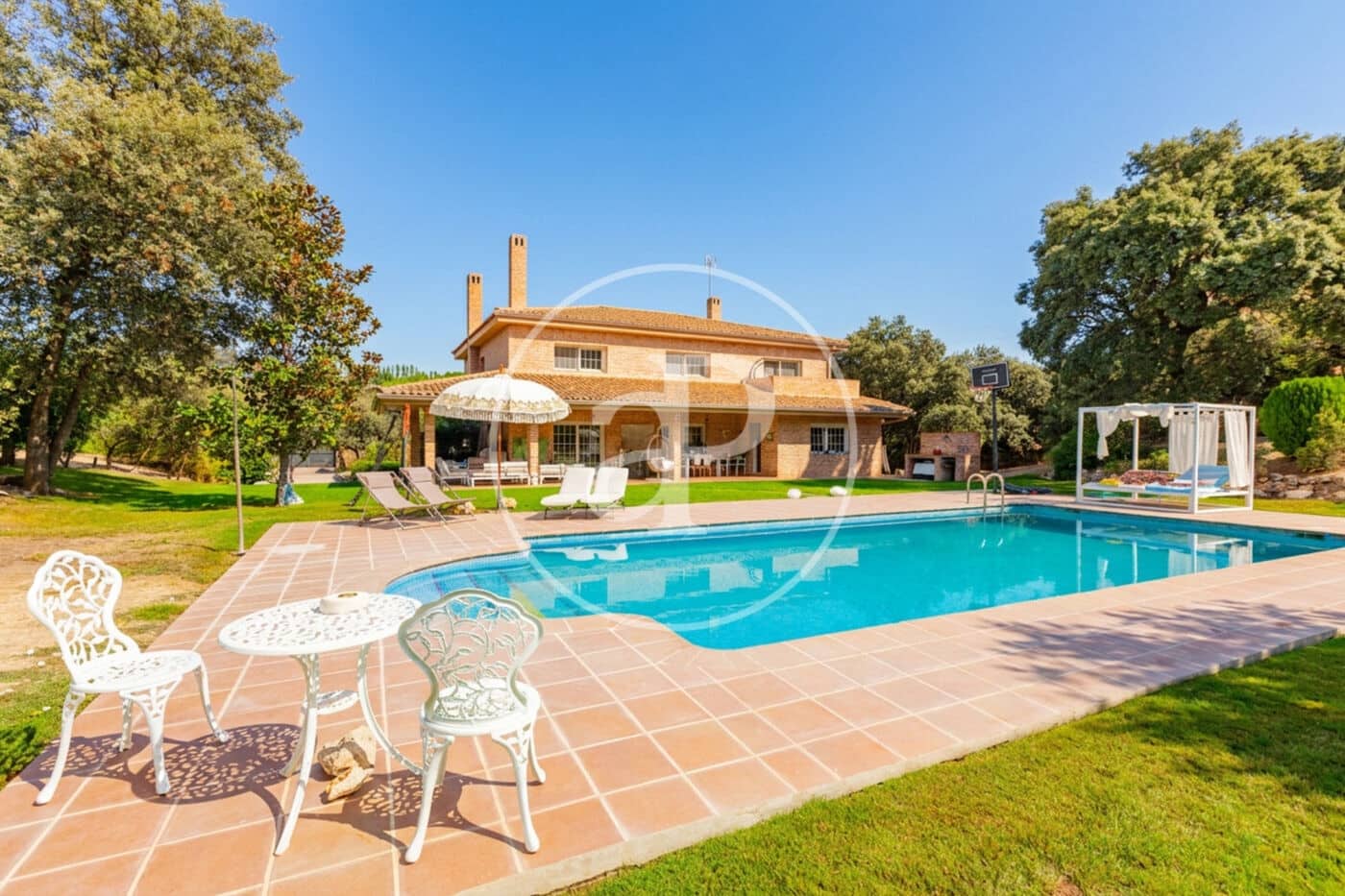 6 bedroom Villa for sale in San Sebastian de los Reyes with pool garage - € 2,200,000 (Ref: 10124453)