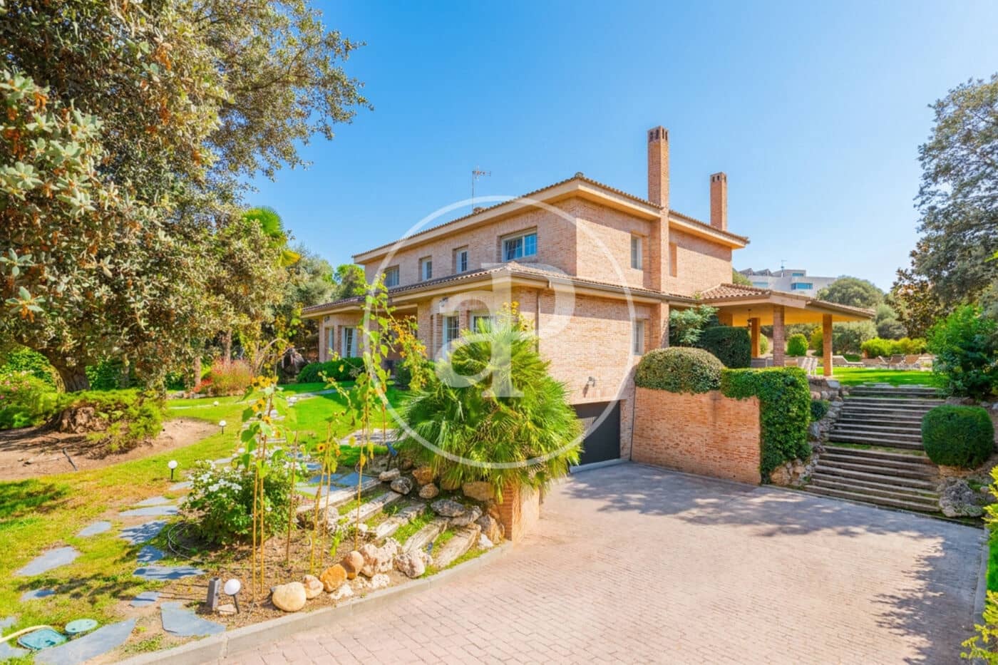 6 bedroom Villa for sale in San Sebastian de los Reyes with pool garage - € 2,200,000 (Ref: 10124453)