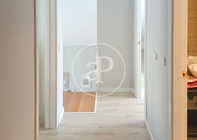5 chambre Penthouse à vendre à San Sebastián de los Reyes avec piscine garage - 1 190 000 € (Ref: 10129337)