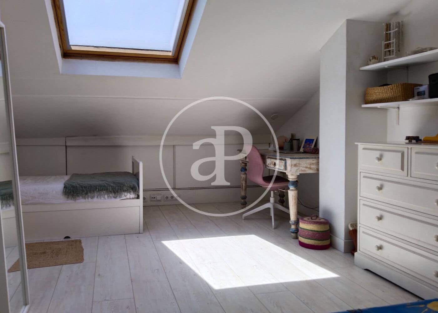 5 bedroom Villa for sale in La Moraleja with pool garage - € 1,390,000 (Ref: 10131732)