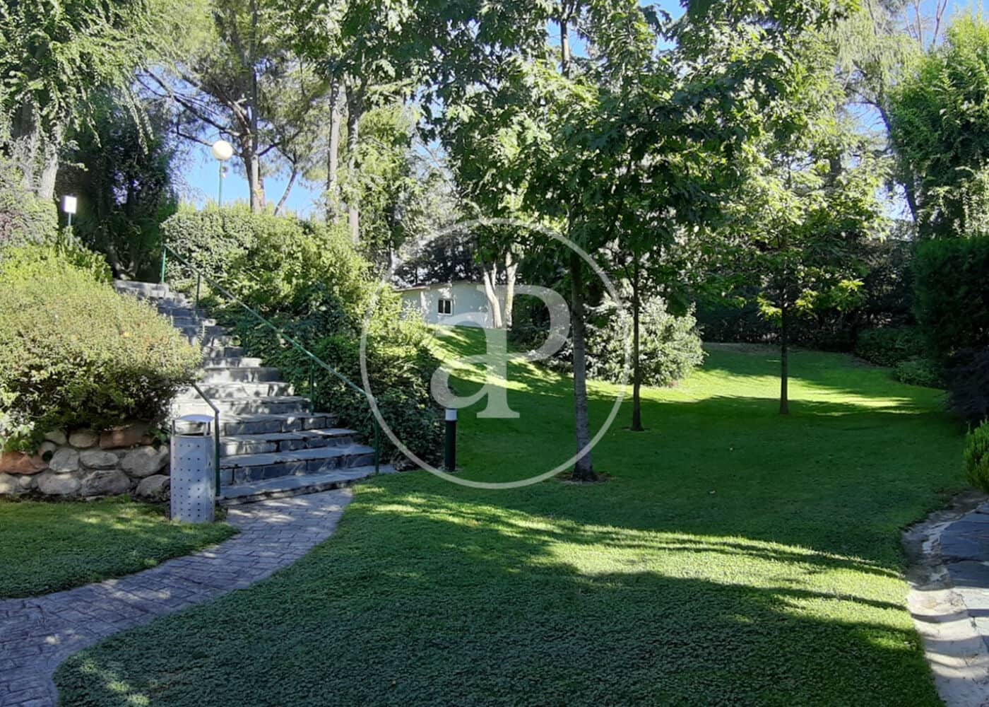5 bedroom Villa for sale in La Moraleja with pool garage - € 1,390,000 (Ref: 10131732)